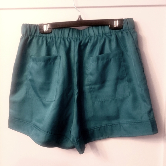 Loveudear emerald green 💚 shorts size medium - Picture 2 of 2